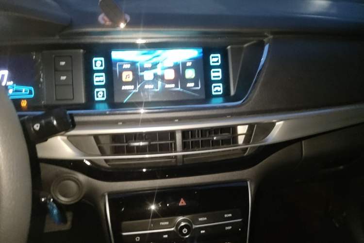 Used CHANGAN KAICHENG Changxing EV 2022 Luxury Model 5 Seats Audio And AC Panel