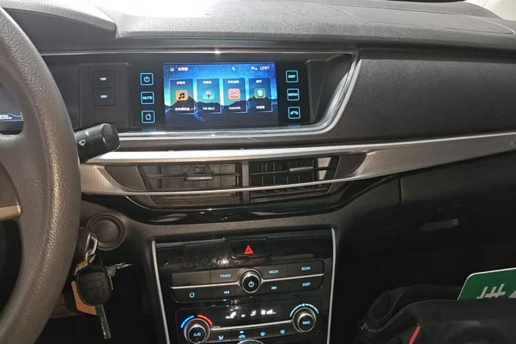 Used CHANGAN KAICHENG Changxing EV 2022 Luxury Model 5 Seats Audio And AC Panel