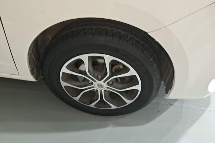Used CHANGAN KAICHENG Changxing EV 2022 Luxury Model 5 Seats Right Front Wheel Hub