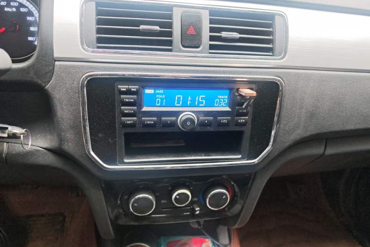 Used CHANGAN KAICHENG F300 2022 1.5L "True Fragrance" Long-Wheelbase DAM15KL Audio And AC Panel
