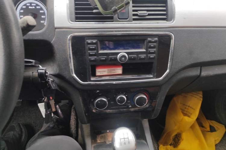Used CHANGAN KAICHENG F300 2022 1.5L Houlang Version Standard Wheelbase DAM15KL Audio And AC Panel