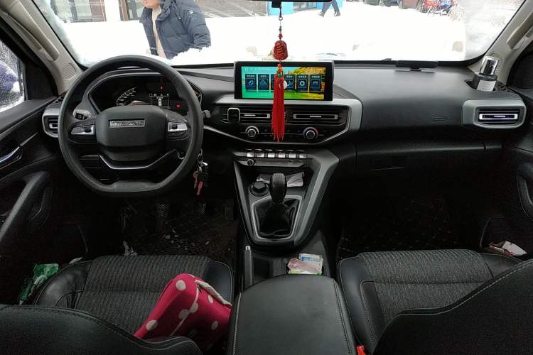 Used CHANGAN KAICHENG F70 2020 2.5T Diesel 4x4 Luxury Edition China VI Emission Standard 675 kg Payload Capacity Long Wheelbase JE4D25 Center Console