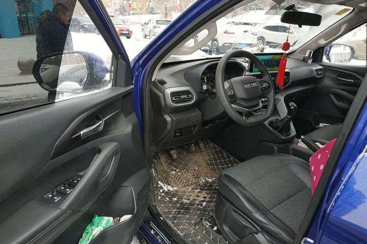 Used CHANGAN KAICHENG F70 2020 2.5T Diesel 4x4 Luxury Edition China VI Emission Standard 675 kg Payload Capacity Long Wheelbase JE4D25 Driver Seat