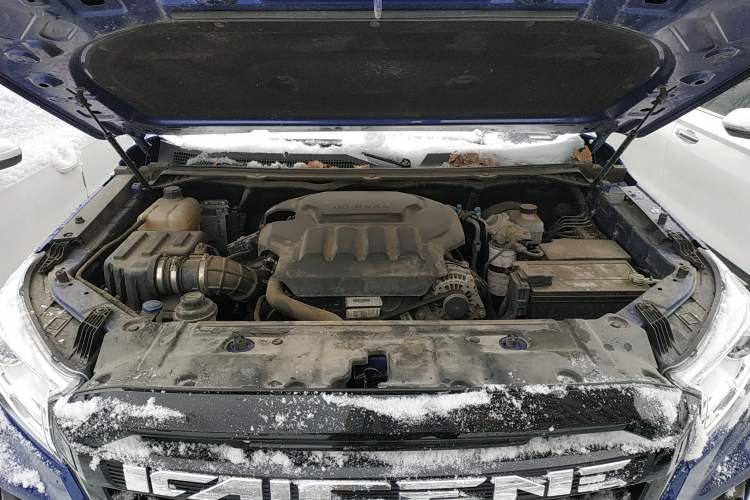 Used CHANGAN KAICHENG F70 2020 2.5T Diesel 4x4 Luxury Edition China VI Emission Standard 675 kg Payload Capacity Long Wheelbase JE4D25 Engine Bay