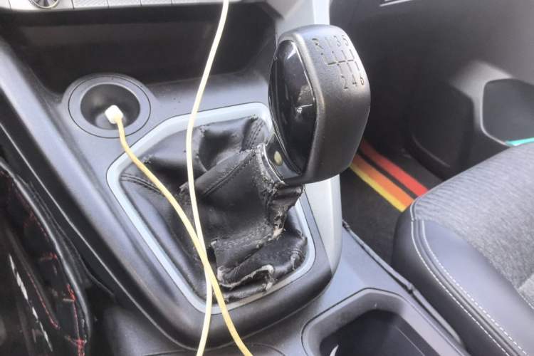 Used CHANGAN KAICHENG F70 2020 2.4T Gasoline Two-Wheel Drive Luxury Version China VI Standard Short Wheelbase 4K22D4T Gear Lever