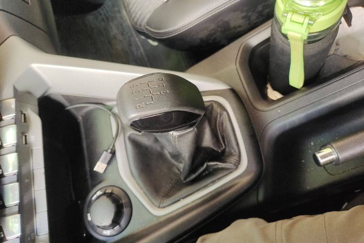 Used CHANGAN KAICHENG F70 2020 2.4T Gasoline 4x4 Luxury Edition China VI Standard Short Wheelbase 4K22D4T Gear Lever
