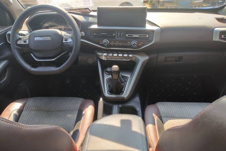 Used CHANGAN KAICHENG F70 2020 2.5T Diesel 4x4 Executive Version China VI Standard Short Wheelbase JE4D25 Interior 1