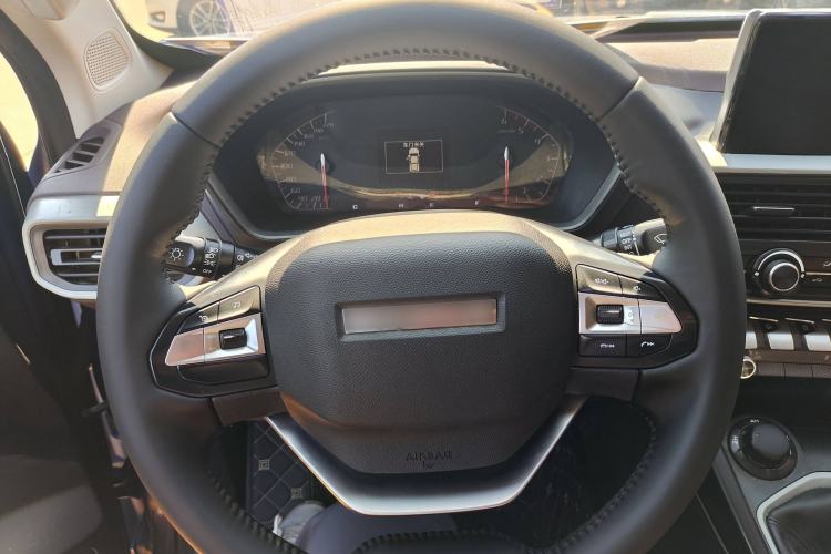Used CHANGAN KAICHENG F70 2020 2.5T Diesel 4x4 Executive Version China VI Standard Short Wheelbase JE4D25 Interior 2