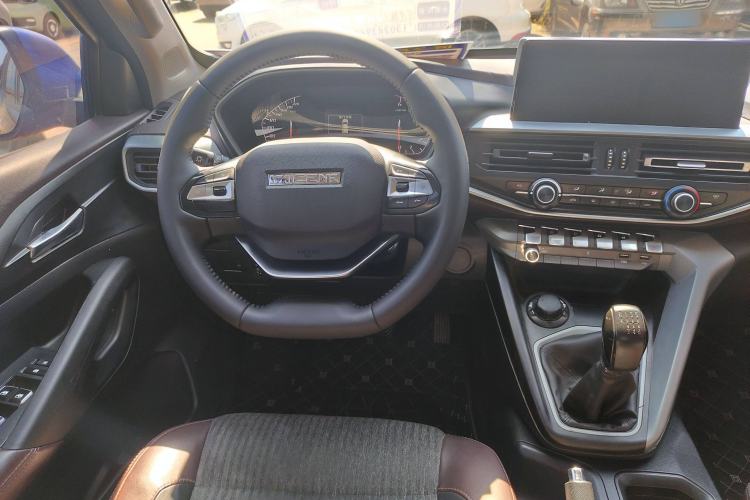 Used CHANGAN KAICHENG F70 2020 2.5T Diesel 4x4 Executive Version China VI Standard Short Wheelbase JE4D25 Interior 3