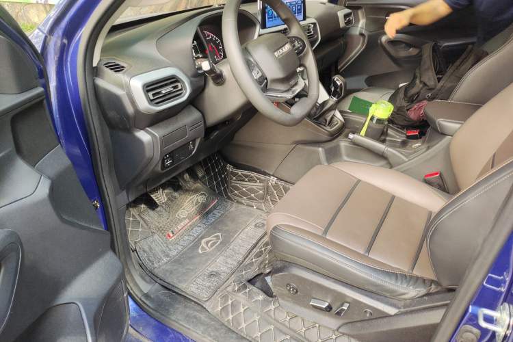 Used CHANGAN KAICHENG F70 2020 2.4T Gasoline 4x4 Luxury Edition China VI Standard Short Wheelbase 4K22D4T Interior 3