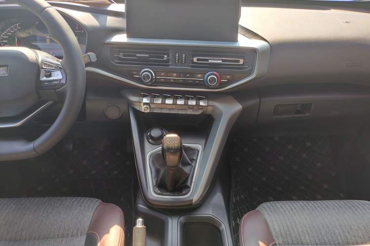 Used CHANGAN KAICHENG F70 2020 2.5T Diesel 4x4 Executive Version China VI Standard Short Wheelbase JE4D25 Interior 6