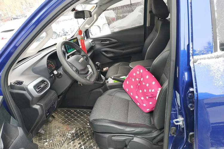 Used CHANGAN KAICHENG F70 2020 2.5T Diesel 4x4 Luxury Edition China VI Emission Standard 675 kg Payload Capacity Long Wheelbase JE4D25 Left Front Seat
