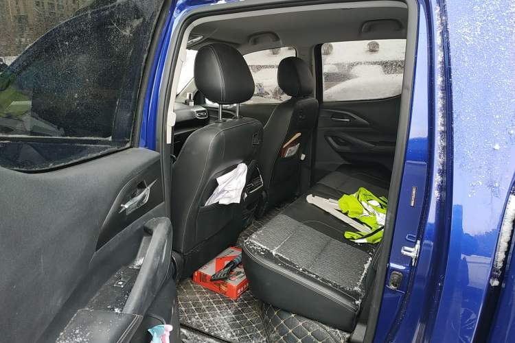 Used CHANGAN KAICHENG F70 2020 2.5T Diesel 4x4 Luxury Edition China VI Emission Standard 675 kg Payload Capacity Long Wheelbase JE4D25 Left Rear Seat