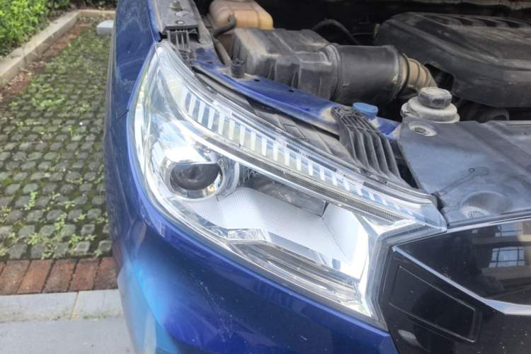 Used CHANGAN KAICHENG F70 2020 2.4T Gasoline Two-Wheel Drive Luxury Version China VI Standard Short Wheelbase 4K22D4T Right Front Headlight