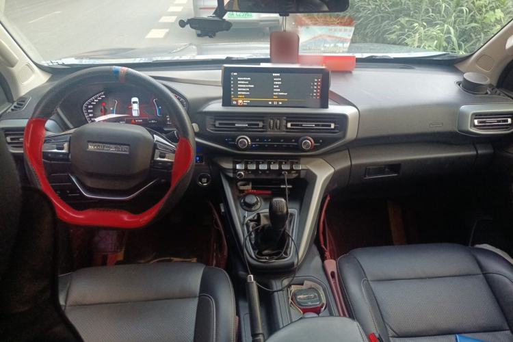 Used CHANGAN KAICHENG F70 2020 2.5T Diesel 4x4 Executive Version China VI Standard Short Wheelbase JE4D25 Center Console