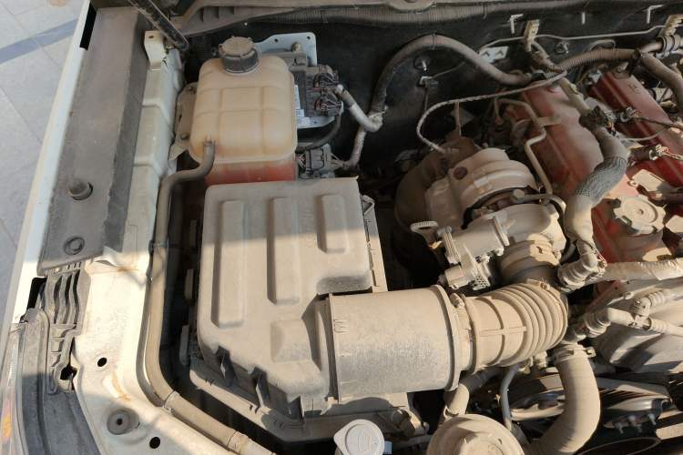Used CHANGAN KAICHENG F70 2020 2.4T Gasoline Two-Wheel Drive Standard Version China V Emission Standards Standard Wheelbase 4K22D4T Engine Bay Right