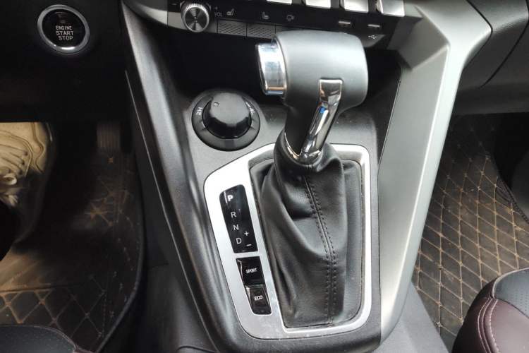 Used CHANGAN KAICHENG F70 2021 2.4T Gasoline Automatic 4x4 Executive Version Standard Wheelbase 4K22D4T Gear Lever
