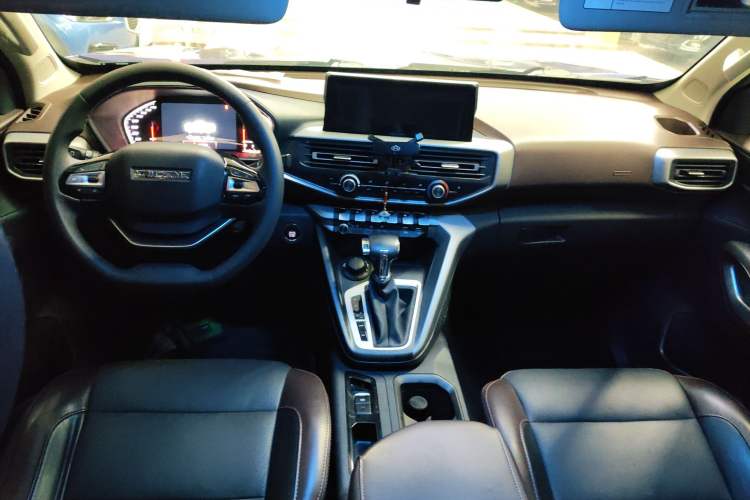 Used CHANGAN KAICHENG F70 2021 2.4T Gasoline Automatic 4x4 Executive Version Standard Wheelbase 4K22D4T Interior 2