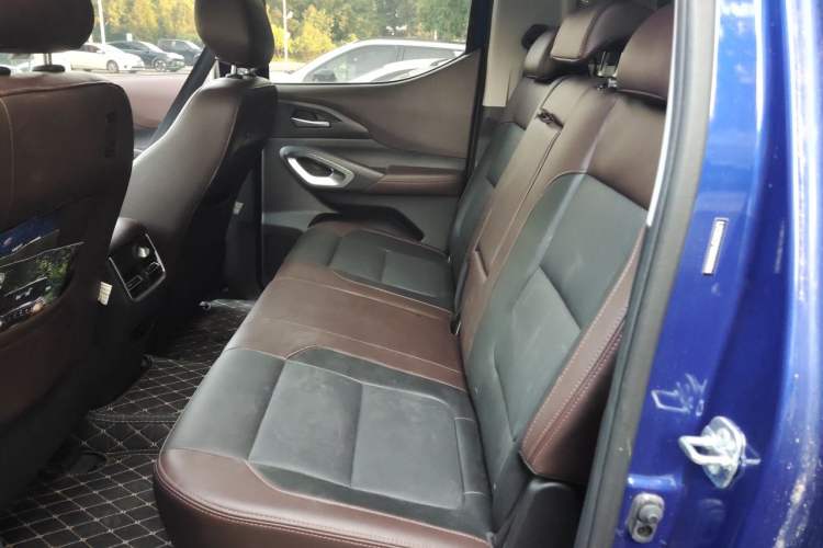 Used CHANGAN KAICHENG F70 2021 2.4T Gasoline Automatic 4x4 Executive Version Standard Wheelbase 4K22D4T Left Rear Seat