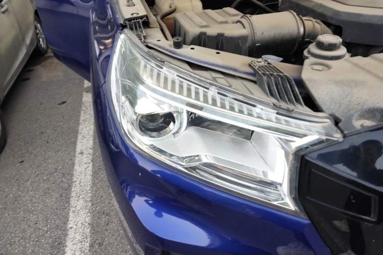 Used CHANGAN KAICHENG F70 2021 2.4T Gasoline Automatic 4x4 Executive Version Standard Wheelbase 4K22D4T Right Front Headlight