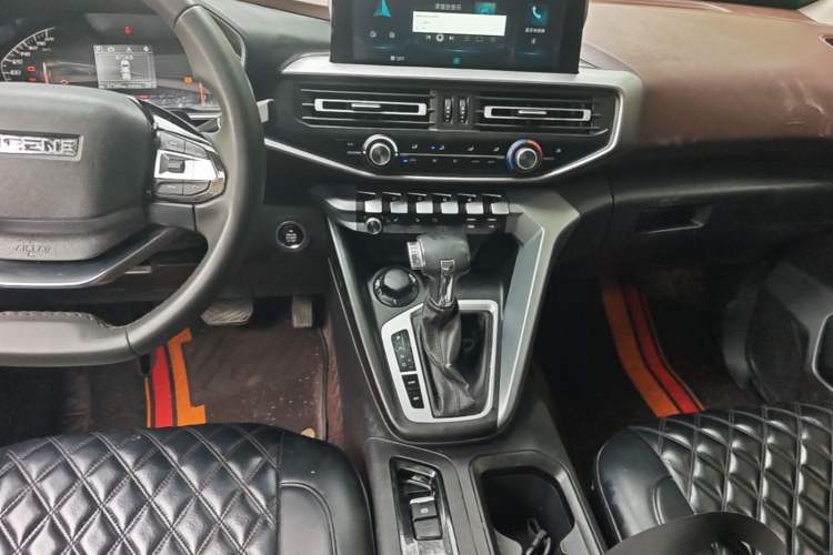 Used CHANGAN KAICHENG F70 2022 2.4T Gasoline Automatic 4x4 Excellence Edition Standard Wheelbase 4K22D4T Audio And AC Panel