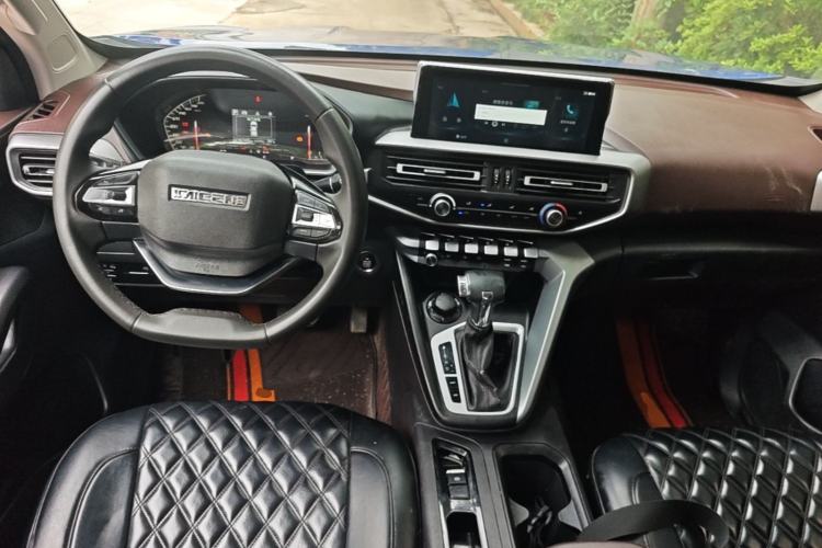 Used CHANGAN KAICHENG F70 2022 2.4T Gasoline Automatic 4x4 Excellence Edition Standard Wheelbase 4K22D4T Center Console