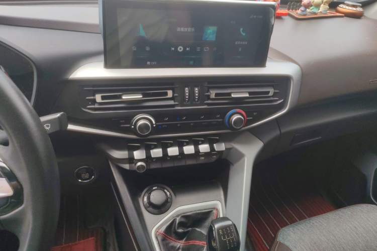 Used CHANGAN KAICHENG F70 2022 2.5T Diesel Manual 4x4 Excellence Edition Long Wheelbase JE4D25Q6A Audio And AC Panel