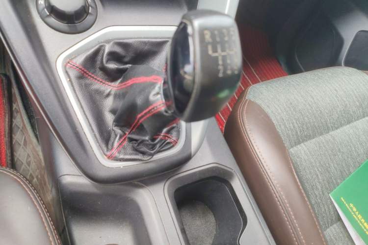 Used CHANGAN KAICHENG F70 2022 2.5T Diesel Manual 4x4 Excellence Edition Long Wheelbase JE4D25Q6A Gear Lever