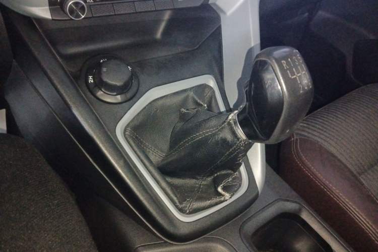 Used CHANGAN KAICHENG F70 2022 2.5T Diesel Manual 4x4 Luxury Edition Long Wheelbase JE4D25 Gear Lever