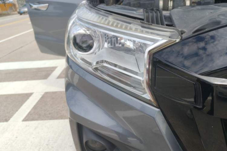 Used CHANGAN KAICHENG F70 2022 2.5T Diesel Manual 4x4 Excellence Edition Long Wheelbase JE4D25Q6A Right Front Headlight