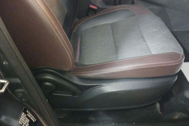 Used CHANGAN KAICHENG F70 2022 2.5T Diesel Manual 4x4 Luxury Edition Long Wheelbase JE4D25 Right Front Seat