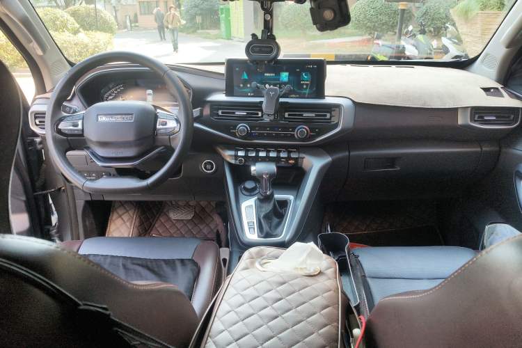 Used CHANGAN KAICHENG F70 2022 2.4T Gasoline Automatic 4x4 Overland Edition Standard Wheelbase 4K22D4T Center Console