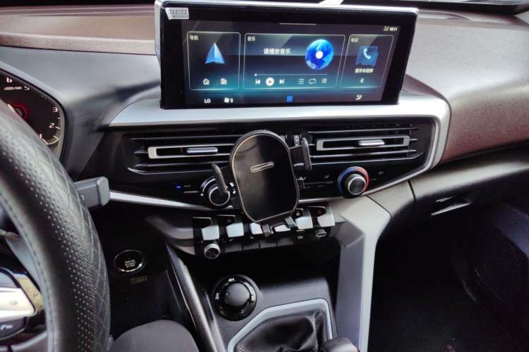 Used CHANGAN KAICHENG F70 2022 2.5T Diesel Manual 4x4 Excellence Edition Long Wheelbase JE4D25Q6A Audio And AC Panel