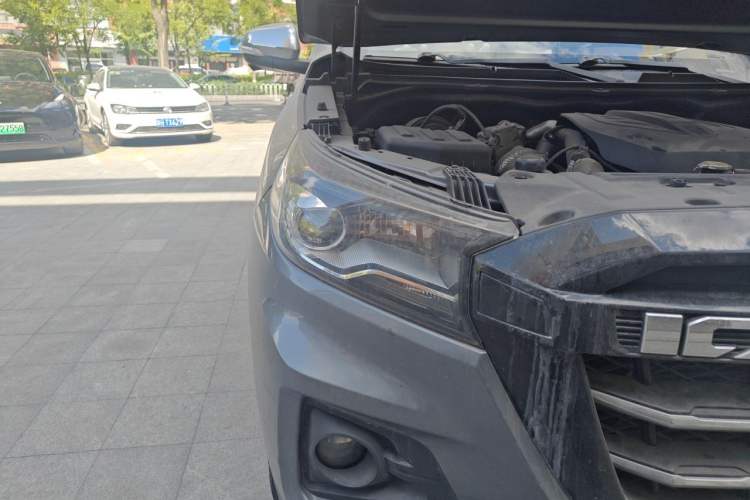 Used CHANGAN KAICHENG F70 2022 2.0T Diesel Manual Two-Wheel Drive Luxury Edition Long Wheelbase 4D20M Right Front Headlight