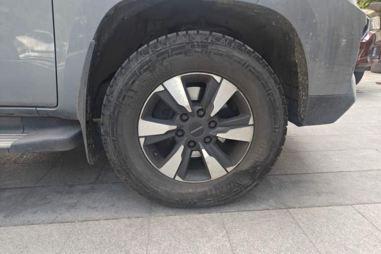 Used CHANGAN KAICHENG F70 2022 2.0T Diesel Manual Two-Wheel Drive Luxury Edition Long Wheelbase 4D20M Right Front Wheel Hub