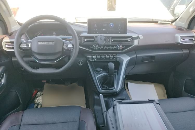 Used CHANGAN KAICHENG F70 2022 2.4T Gasoline Manual 4x4 Executive Version Standard Wheelbase 4K22D4T Center Console