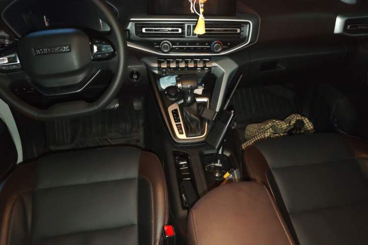 Used CHANGAN KAICHENG F70 2022 2.4T Gasoline Automatic 4x4 Overland Edition Standard Wheelbase 4K22D4T Center Console