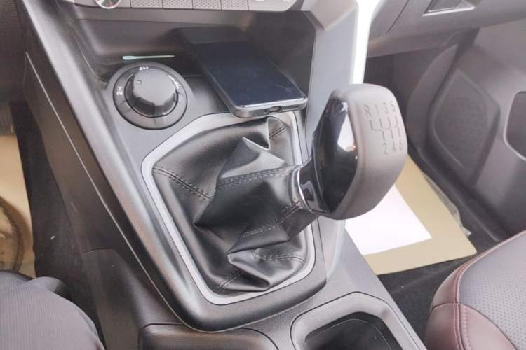 Used CHANGAN KAICHENG F70 2022 2.4T Gasoline Manual 4x4 Executive Version Standard Wheelbase 4K22D4T Gear Lever