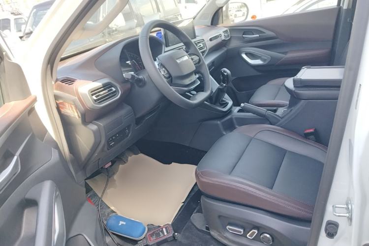Used CHANGAN KAICHENG F70 2022 2.4T Gasoline Manual 4x4 Executive Version Standard Wheelbase 4K22D4T Left Front Seat