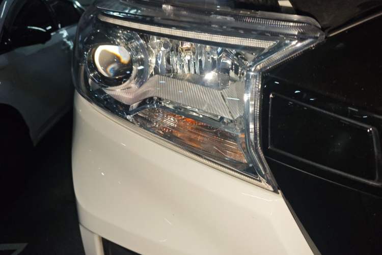 Used CHANGAN KAICHENG F70 2022 2.4T Gasoline Automatic 4x4 Overland Edition Standard Wheelbase 4K22D4T Right Front Headlight
