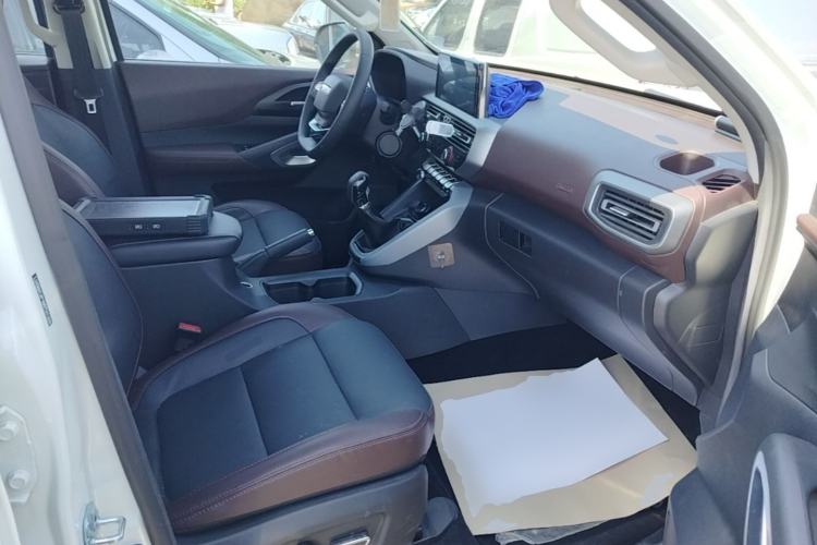 Used CHANGAN KAICHENG F70 2022 2.4T Gasoline Manual 4x4 Executive Version Standard Wheelbase 4K22D4T Right Front Seat