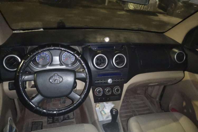 Used CHANGAN KAICHENG Ounuo S 2012 1.5L Standard Version Center Console