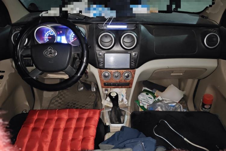 Used CHANGAN KAICHENG Ounuo S 2012 1.3L Elite Version Center Console
