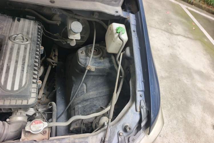 Used CHANGAN KAICHENG Ounuo S 2012 1.3L Base Version Engine Bay Left