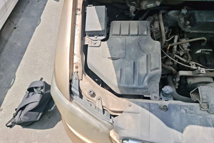 Used CHANGAN KAICHENG Ounuo S 2012 1.5L Luxury Model Engine Bay Right