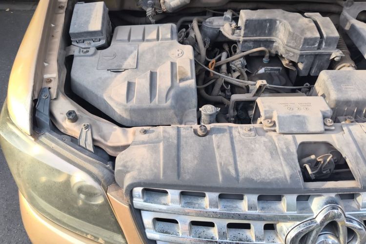 Used CHANGAN KAICHENG Ounuo S 2012 1.5L Luxury Model Engine Bay Right