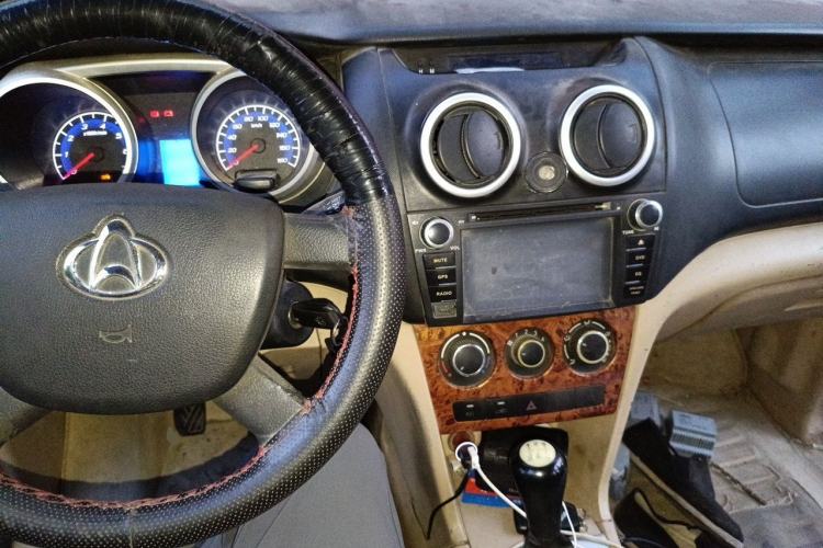 Used CHANGAN KAICHENG Ounuo S 2012 1.3L Elite Version Center Console