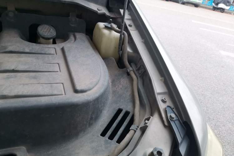 Used CHANGAN KAICHENG Ounuo S 2012 1.3L Standard Version Engine Bay Left