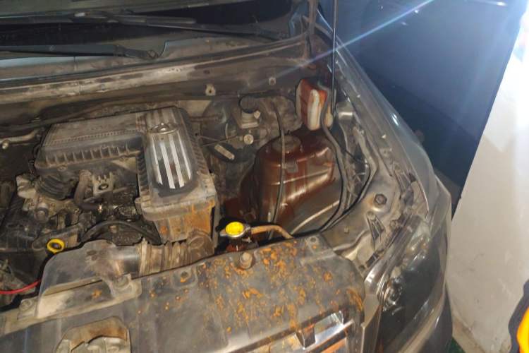 Used CHANGAN KAICHENG Ounuo S 2012 1.3L Elite Version Engine Bay Left