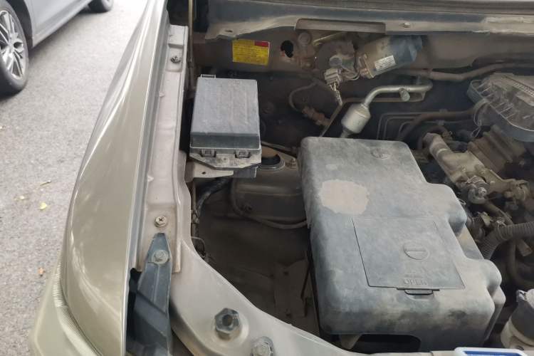 Used CHANGAN KAICHENG Ounuo S 2012 1.3L Standard Version Engine Bay Right